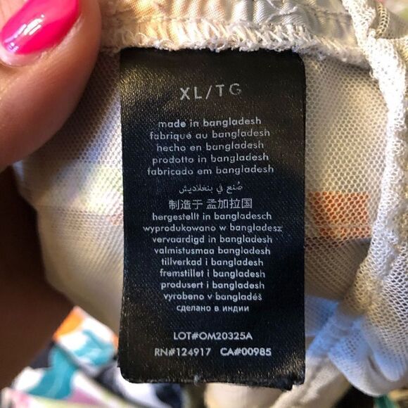 DVF x Onia Charles 7 Swim Shorts Trunks Multi Size XL *FLAWED* - Picture 8 of 9